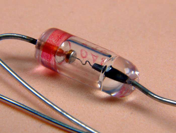 How does a cat's whisker diode actually work? r/AskElectronics